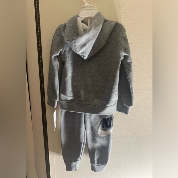 Nike Kids Sportwear - Picture 2 of 2